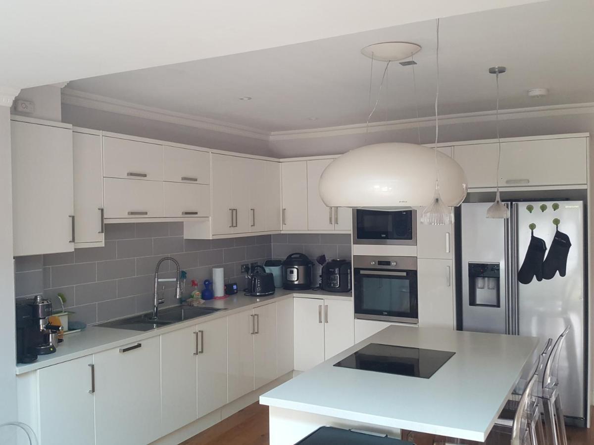 Family Home With Easy Commute To London! Croydon Exteriér fotografie